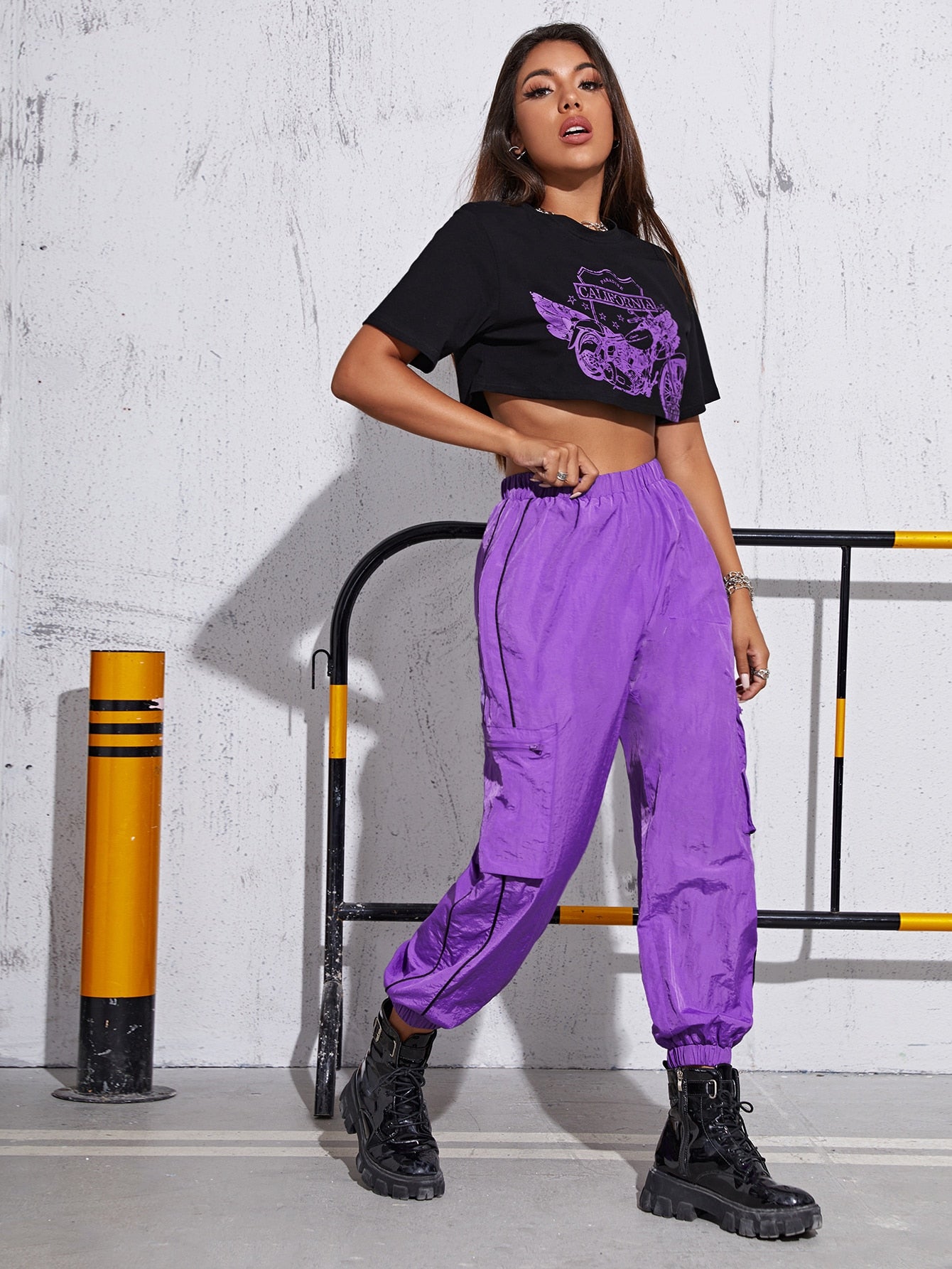 Graphic Crop Top & Contrast Piping Pocket Patched Pants Set